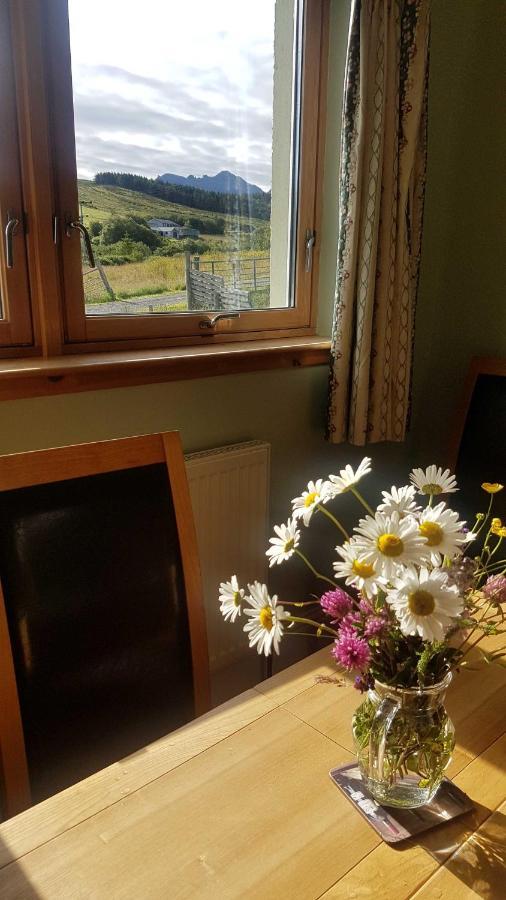 Trien Lodge Карбост Екстериор снимка